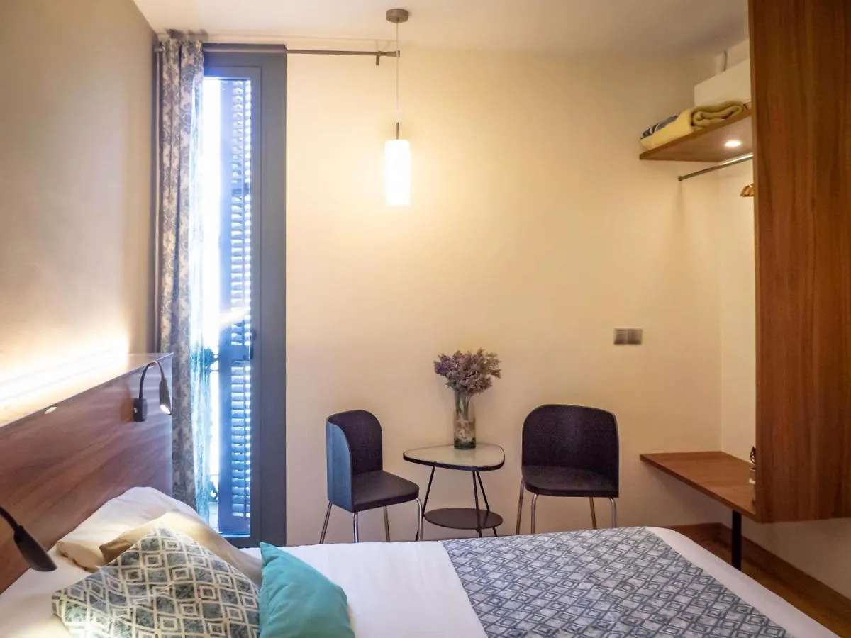 *** Konukevi Pension Ciudadela Barselona İspanya